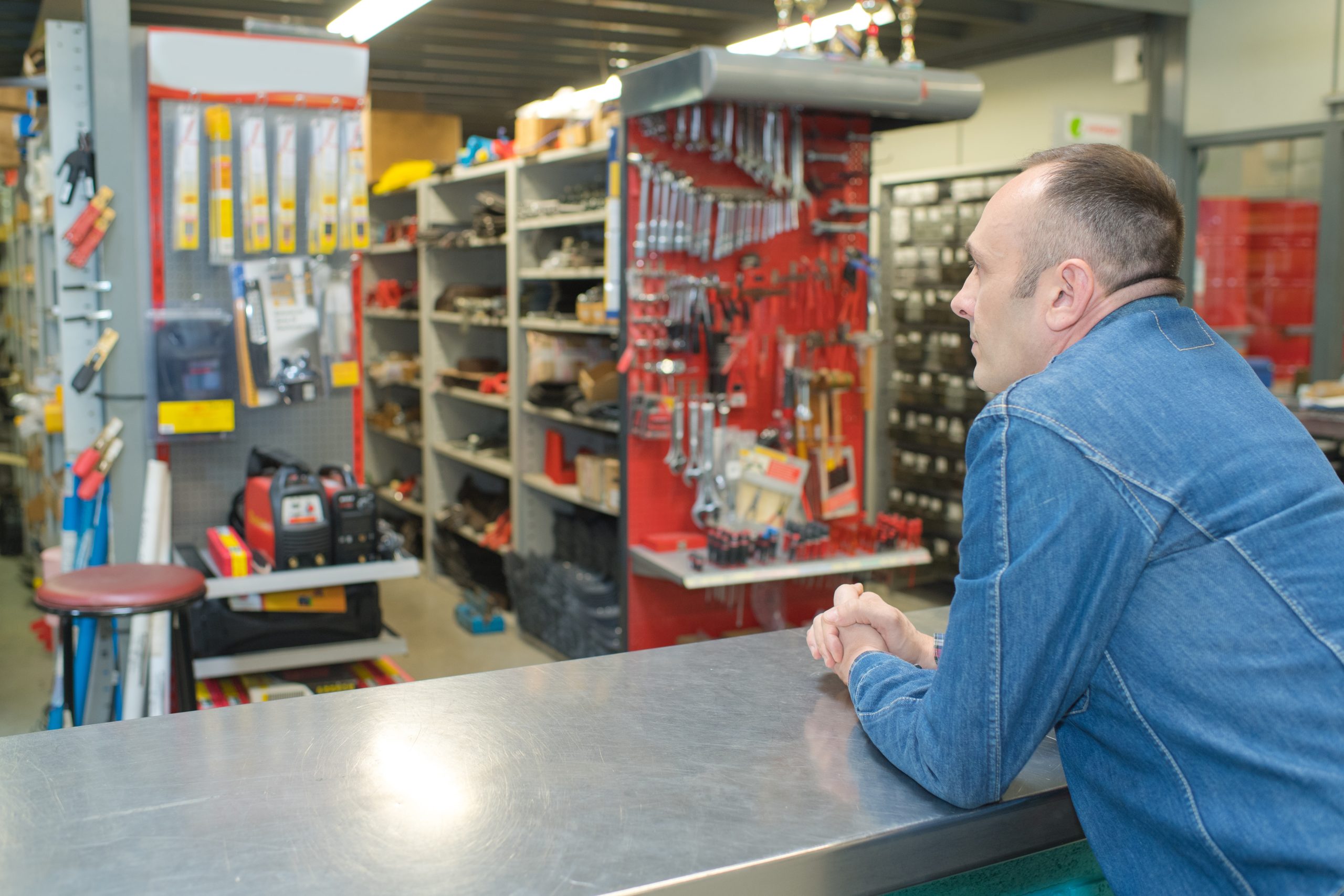 How Local Hardware Stores Can Stay Competitive